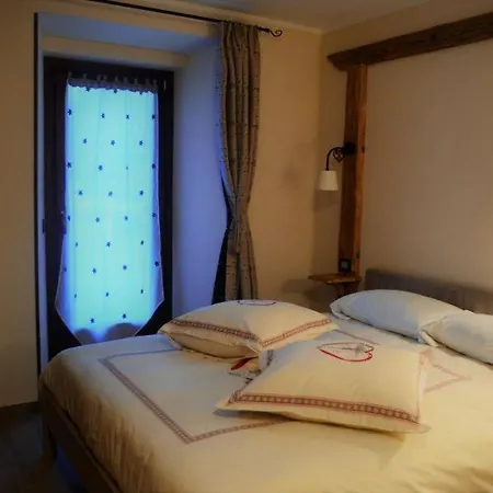 La Boule De Neige Bed and Breakfast 3*