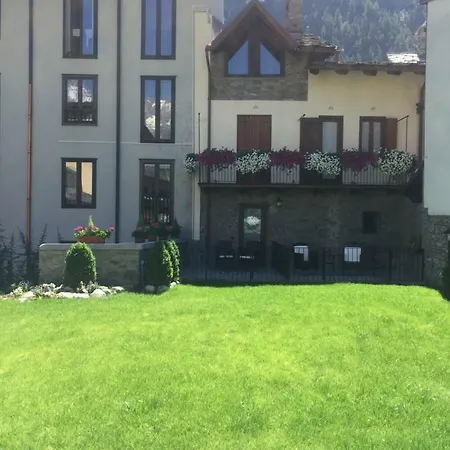 La Boule De Neige Bed and Breakfast 3*